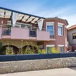 House Luxury With Pool Ferienhaus *