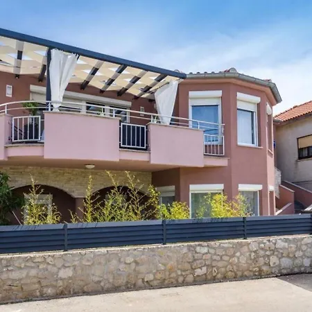 House Luxury With Pool Nyaraló *