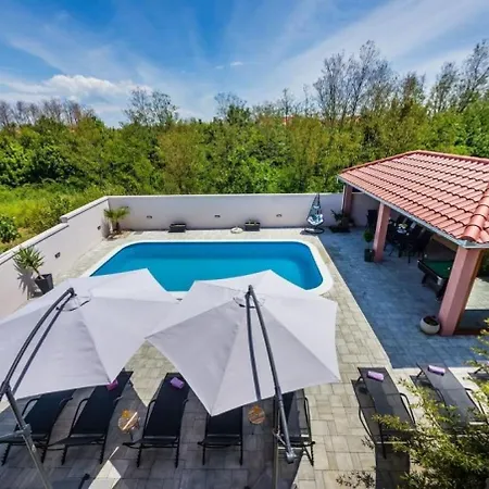 House Luxury With Pool Nyaraló *
