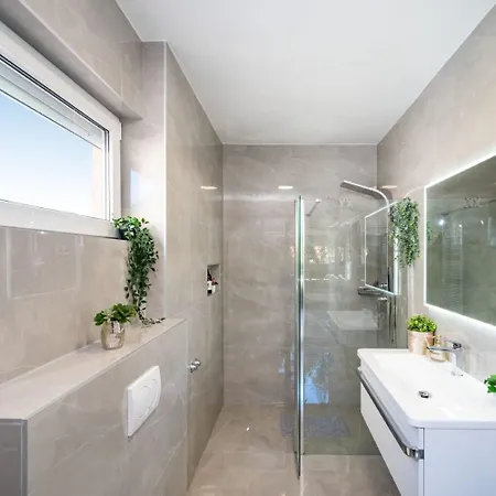 Nyaraló House Luxury With Pool
