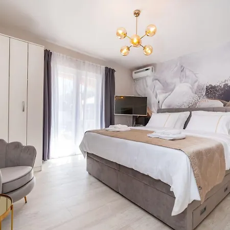 Nyaraló House Luxury With Pool Zaton