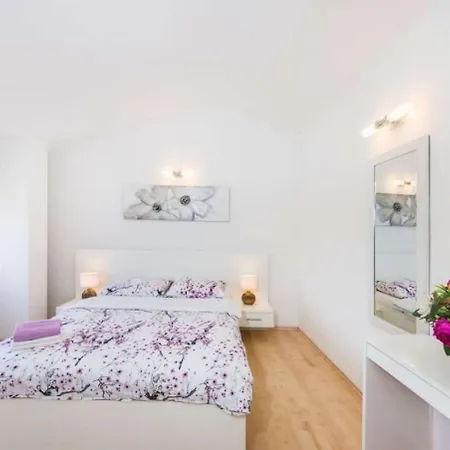 House Luxury With Pool Holiday home Zaton (Zadar)