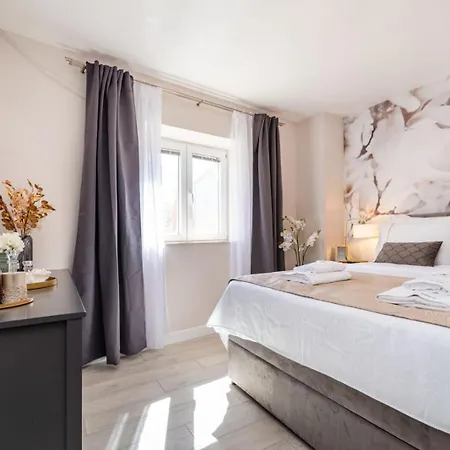 House Luxury With Pool Holiday home Zaton (Zadar)