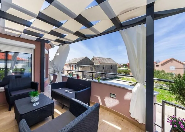 Дом отдыха House Luxury With Pool Затон