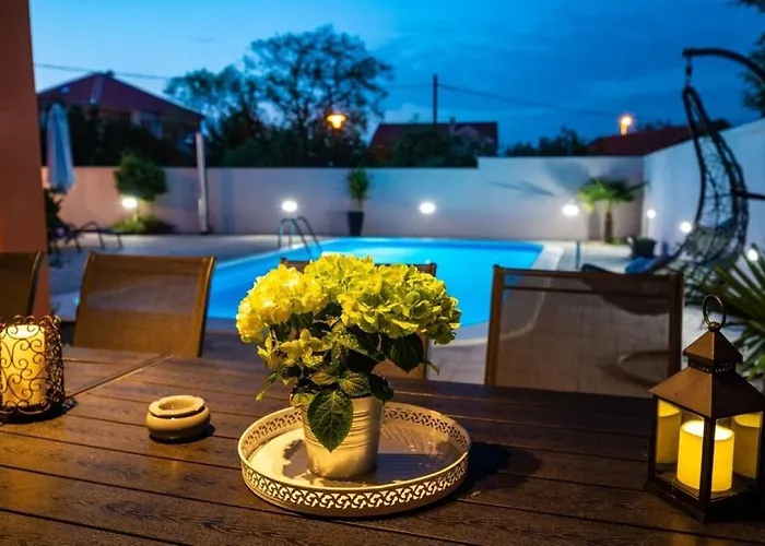 House Luxury With Pool *