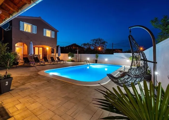 House Luxury With Pool Затон