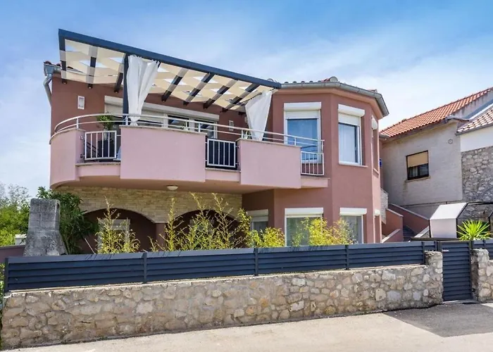 House Luxury With Pool Σπίτι διακοπών *