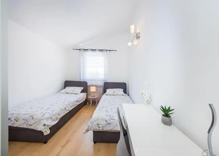 Дом отдыха House Luxury With Pool *