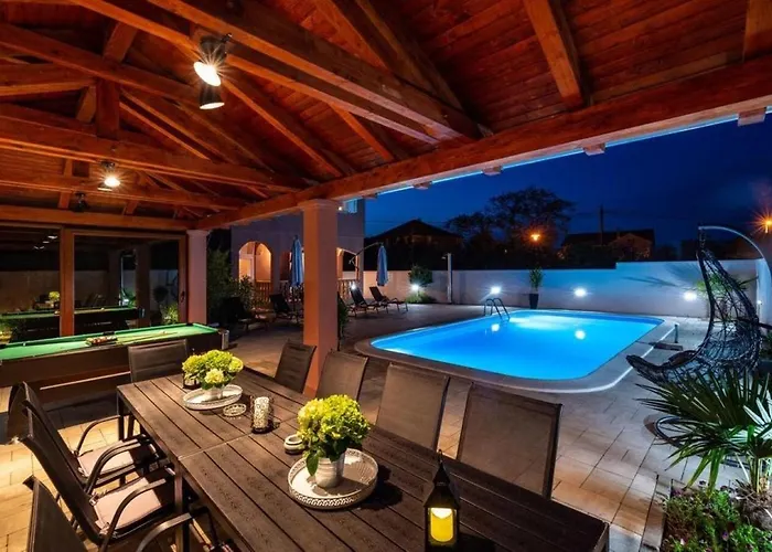 House Luxury With Pool Затон