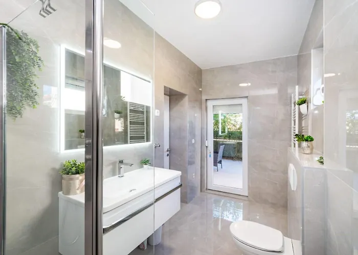 House Luxury With Pool * Затон