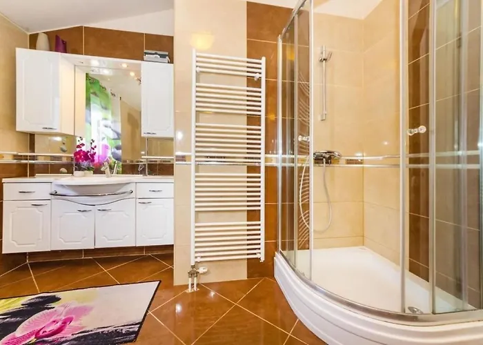 House Luxury With Pool