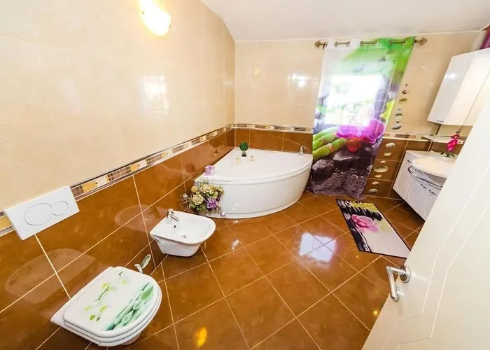 Дом отдыха House Luxury With Pool Затон