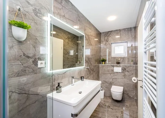 House Luxury With Pool *