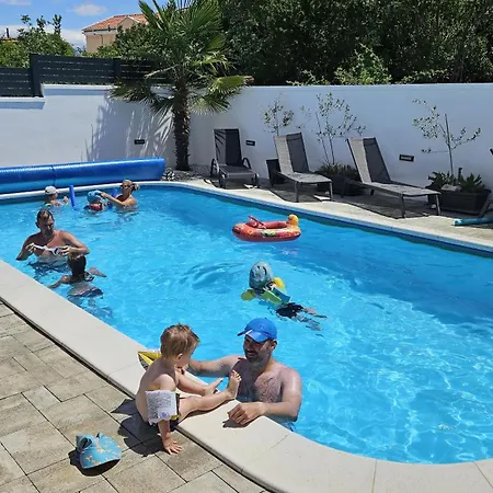度假居 House Luxury With Pool 扎顿